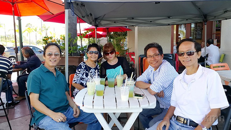 Sep 8-2016 Be7.R.jpg - Vợ chồng K7 Bé Nguyễn mùa hè 2016 .Từ trái: K2 Khôi, Lan, Thúy,K7 Bé, K4 Điền .